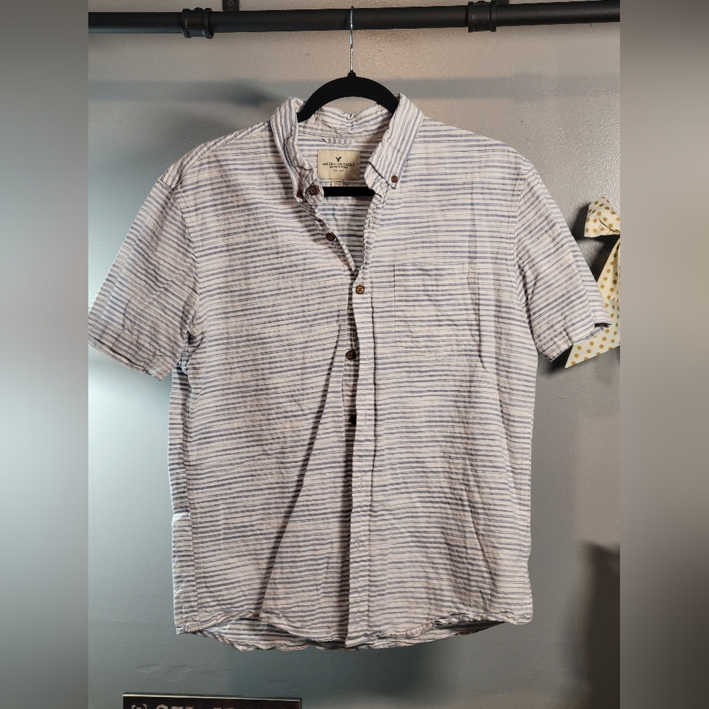 American Eagle Outfitters White and Blue Casual Button Down Shirt
